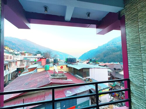 Hotel Radha Continental Near Mall Road