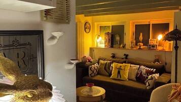 Appartement Familial, véranda, vue cour intérieure | Chambres insonorisées, fer et planche à repasser, Wi-Fi gratuit