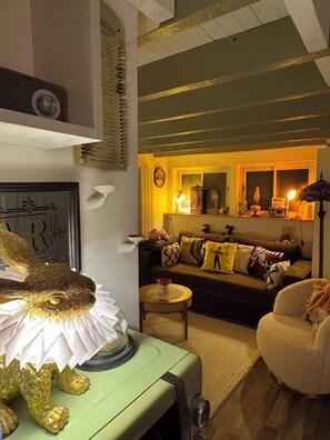 Appartement Familial, véranda, vue cour intérieure | Chambres insonorisées, fer et planche à repasser, Wi-Fi gratuit