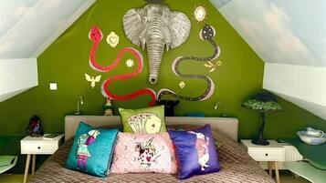 Familie appartement, veranda, uitzicht op de binnenplaats | Geluiddichte muren, een strijkplank/strijkijzer, gratis wifi