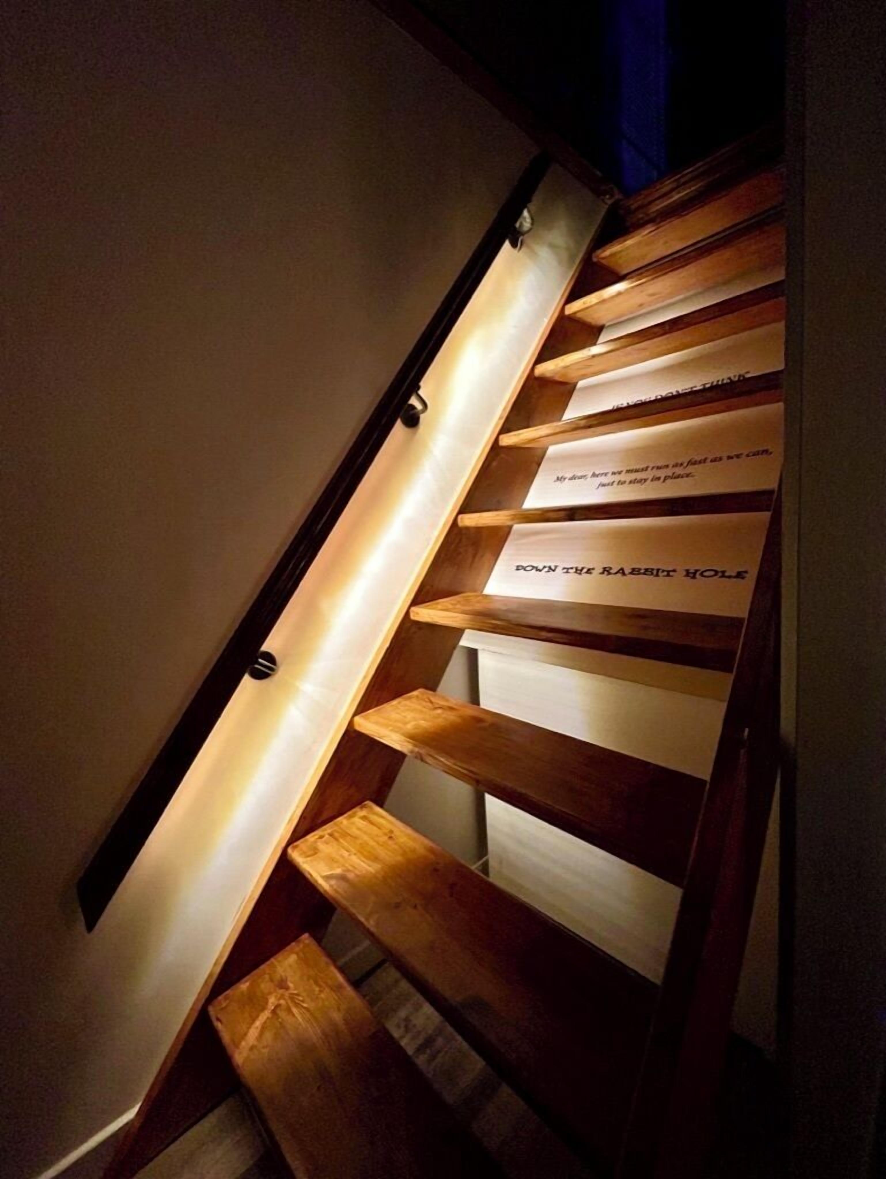 Familie appartement, veranda, uitzicht op de binnenplaats | Geluiddichte muren, een strijkplank/strijkijzer, gratis wifi