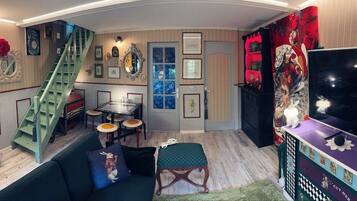 Appartement Familial, patio, vue cour intérieure | Chambres insonorisées, fer et planche à repasser, Wi-Fi gratuit