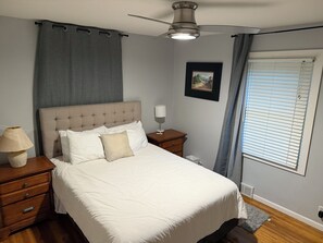 3 bedrooms, iron/ironing board, WiFi, bed sheets - Pleasant 3-bedroom house with occupied basement separate entrance. (Mundelein)