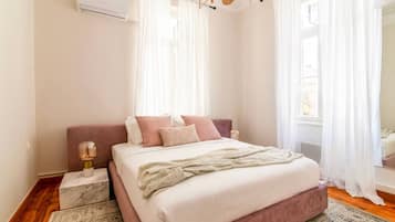3 Schlafzimmer, Schreibtisch, Bügeleisen/Bügelbrett, Reisekinderbett