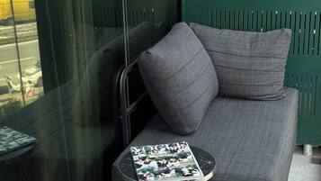 Apartment, 1 Bedroom, Balcony | Living area