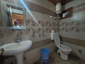 Double Room | Bathroom | Shower, towels, soap, shampoo