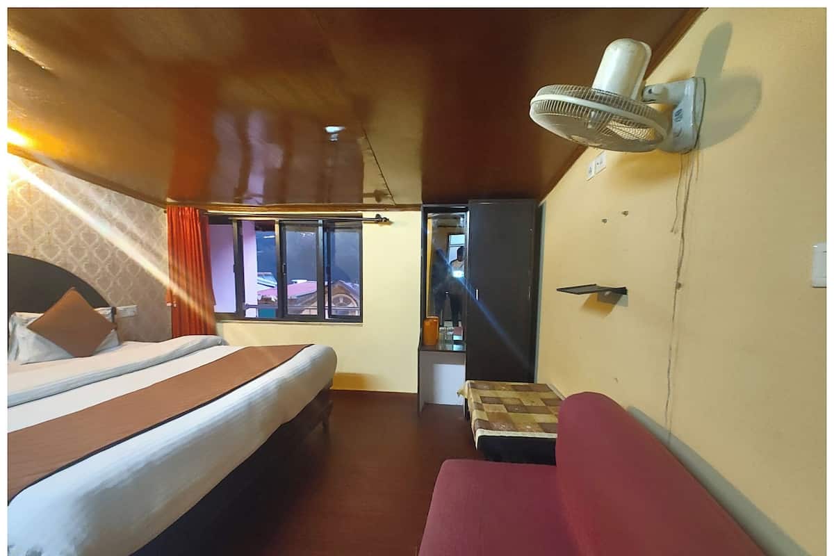 Deluxe-Vierbettzimmer | Allergikerbettwaren, Schreibtisch, schallisolierte Zimmer, Bettwäsche