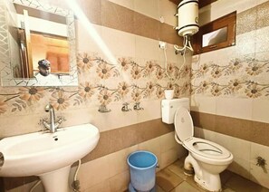 Deluxe-Vierbettzimmer | Badezimmer