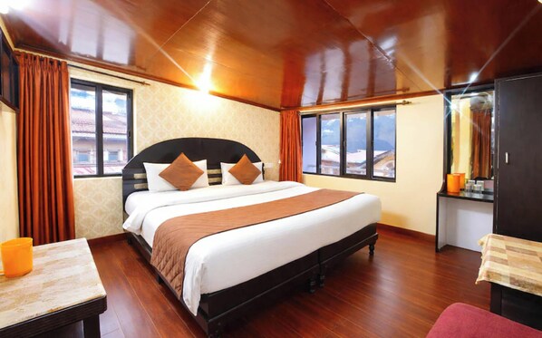View from room - Nainital Hotel Chand Regency (Nainital)