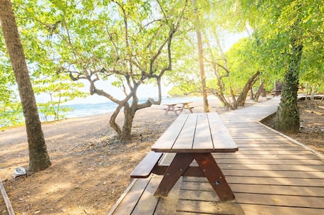 Outdoor dining. STUDIO SUCRIER TARTANE Beach 200m away