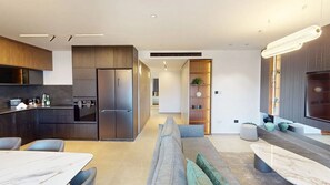 TV - ~The Majestic King David Residence ~ Pool&Gym ~ (Jerusalem)