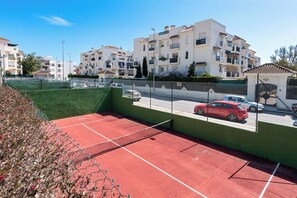 Sports court - Lovely 2-bed 10 Mins Walk From Puerto Banus (Marbella)