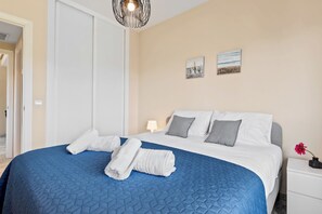 2 bedrooms, free WiFi, bed sheets - Lovely 2-bed 10 Mins Walk From Puerto Banus (Marbella)