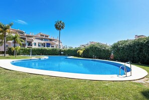 Outdoor pool - Lovely 2-bed 10 Mins Walk From Puerto Banus (Marbella)