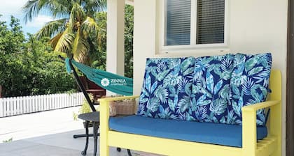 Zinnia Apartment - Charming 2-bedroom in lovely Herberts Village with AC