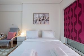 Apartamento familiar, balcón | Escritorio, espacio para trabajar con un portátil, cortinas opacas