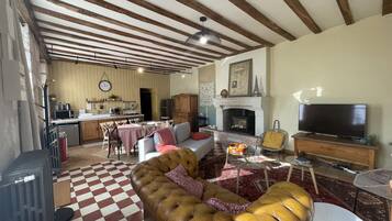 Télévision, cheminée