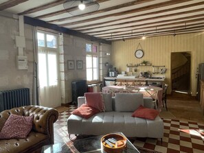 Télévision, cheminée
