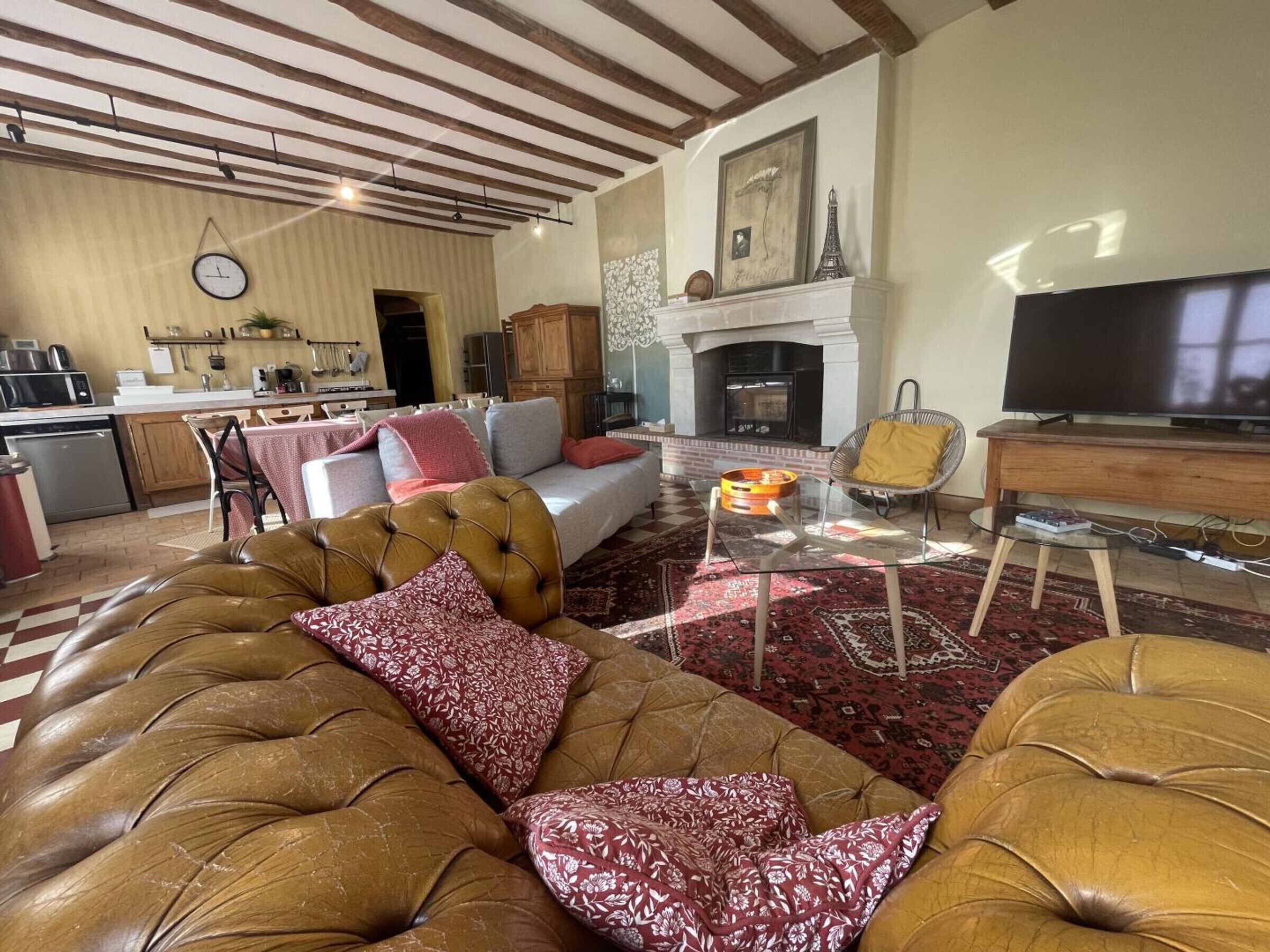 Télévision, cheminée