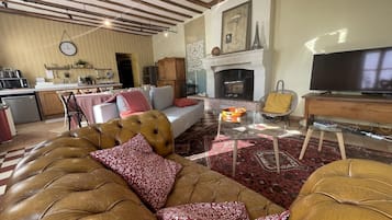 Télévision, cheminée