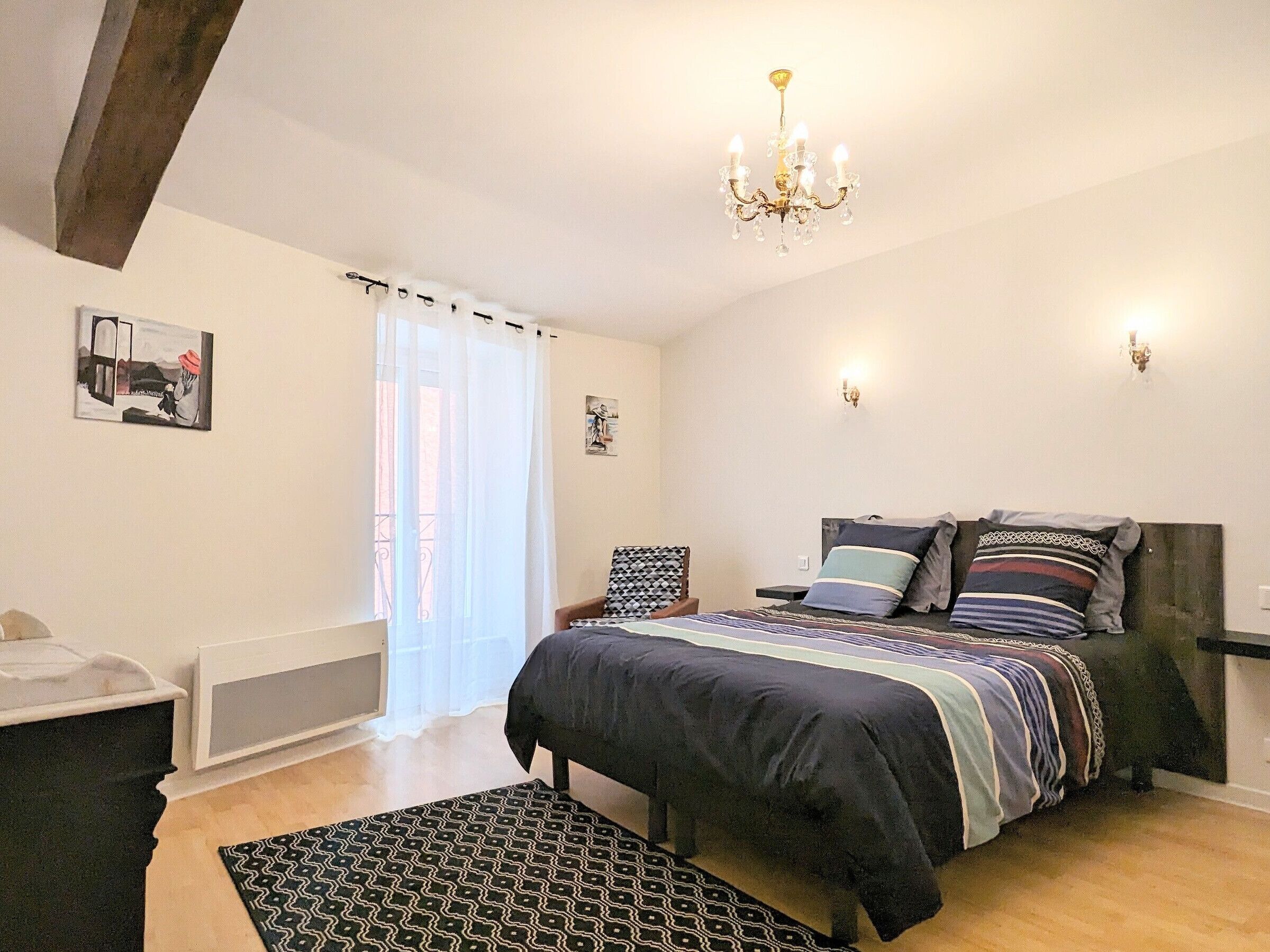 Free WiFi, bed sheets