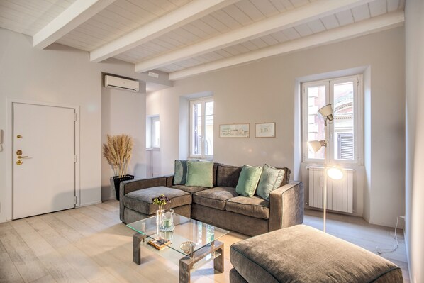 Living area - 2 Bedrooms & 2 Bathrooms Monti (Roma)