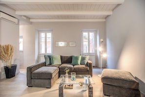 Living area - 2 Bedrooms & 2 Bathrooms Monti (Roma)