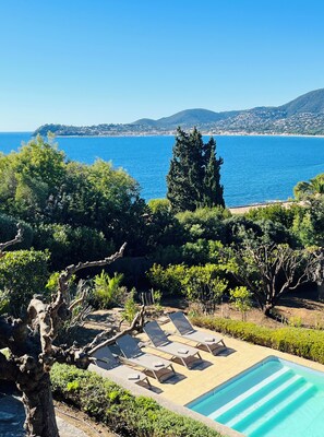 Outdoor pool - Villa Doufer, exceptional sea view, beach 100m away, sleeps 8. (la croix valmer)