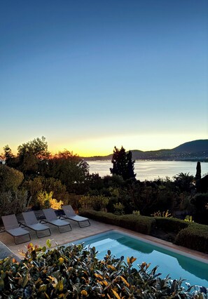 Outdoor pool - Villa Doufer, exceptional sea view, beach 100m away, sleeps 8. (la croix valmer)