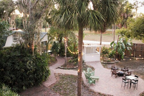 Historic French Cottage in Downtown Arcadia
