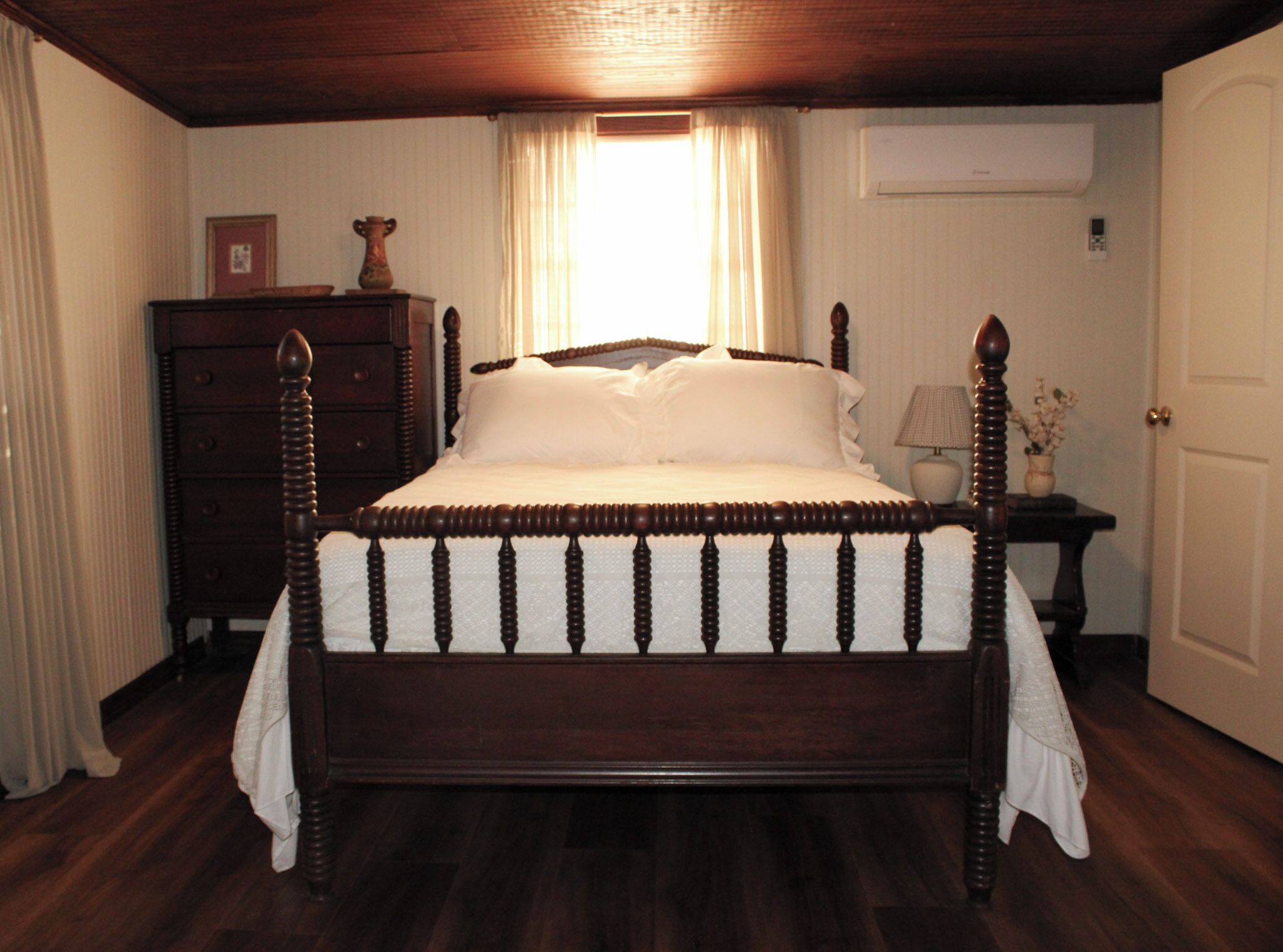 2 slaapkamers, een strijkplank/strijkijzer, wifi, beddengoed