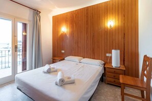 2 عدّة غرف نوم وواي فاي مجانًا وملاءات أسرّة