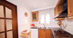 Kühlschrank, Mikrowelle, Ofen, Geschirrspüler