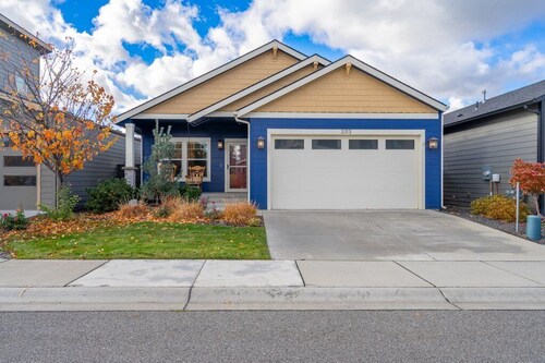 Gated Retreat, Sleeps 8, Professional Kitchen, Fireplace, DreamCloud Mattresses