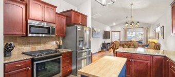 Gated Retreat, Sleeps 8, Professional Kitchen, Fireplace, DreamCloud Mattresses