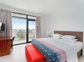 3 bedrooms, desk, iron/ironing board, free WiFi - 3BR Ocean View Apt in Osu with Rooftop Pool Access (Accra)