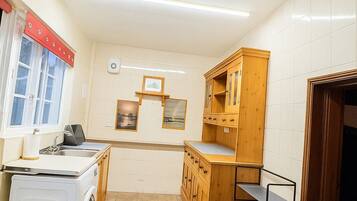 Micro-ondes, four, plaque de cuisson, lave-vaisselle