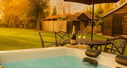 Monthly Contractor Accommodation near A1/A428 - Games Room and Hot tub