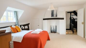 4 bedrooms, iron/ironing board, WiFi, bed sheets