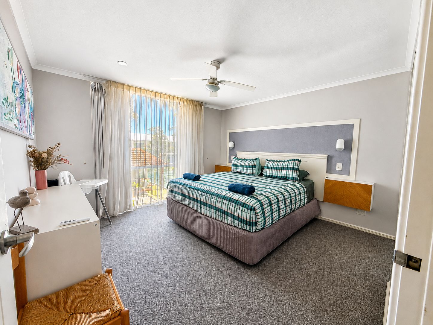 2 habitaciones, tabla de planchar con plancha, wifi y ropa de cama 