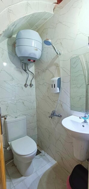 Kamar Panorama | Kamar mandi | Handuk, sabun, sampo, dan tisu toilet