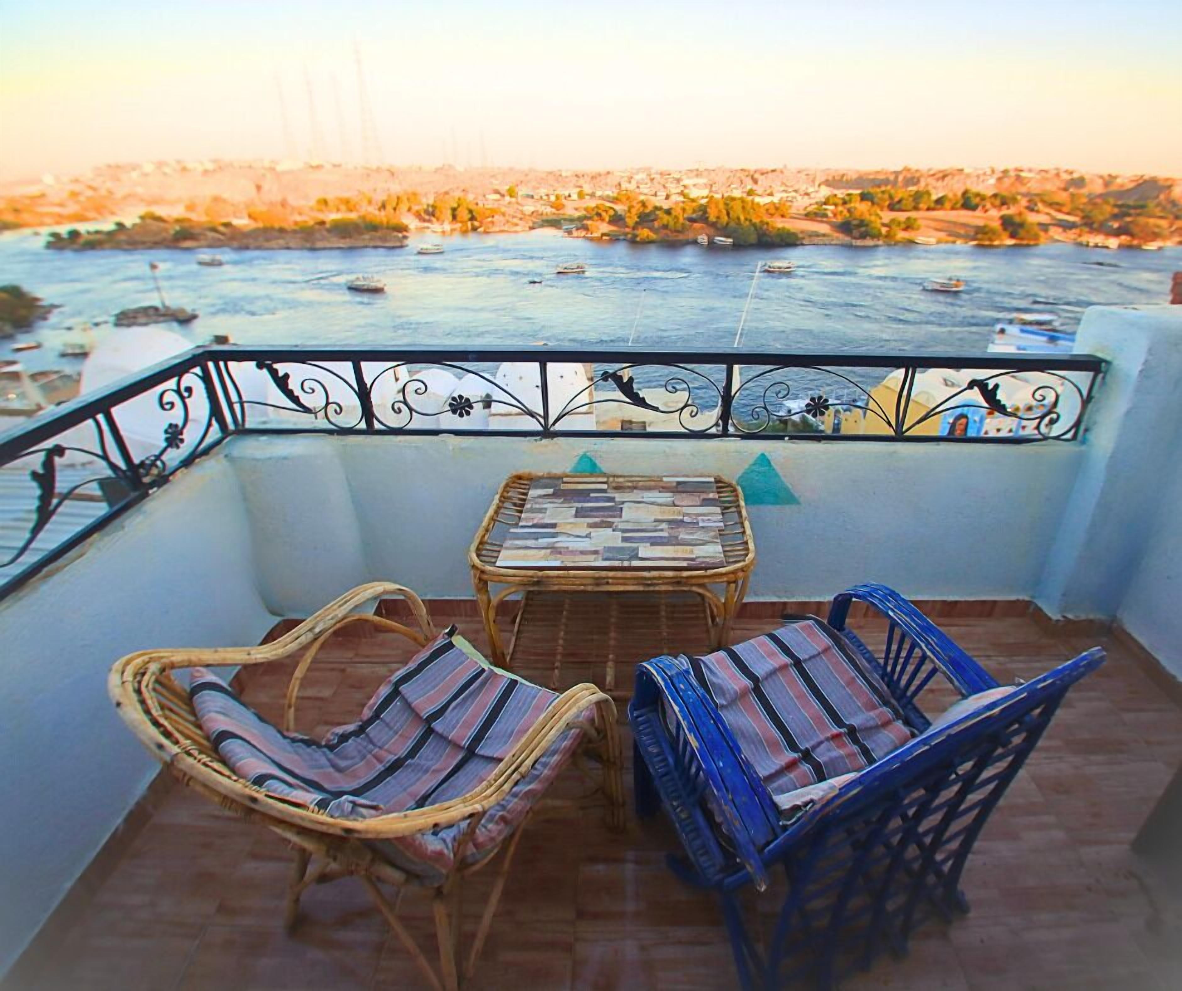 Deluxe Duplex, River View | Terrace/patio