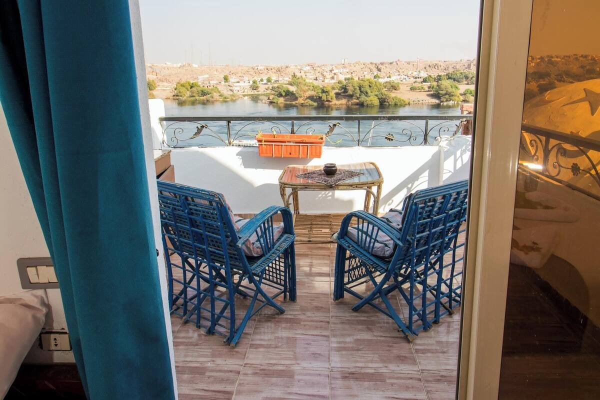 Deluxe Duplex, River View | Blackout curtains, free WiFi, individually decorated