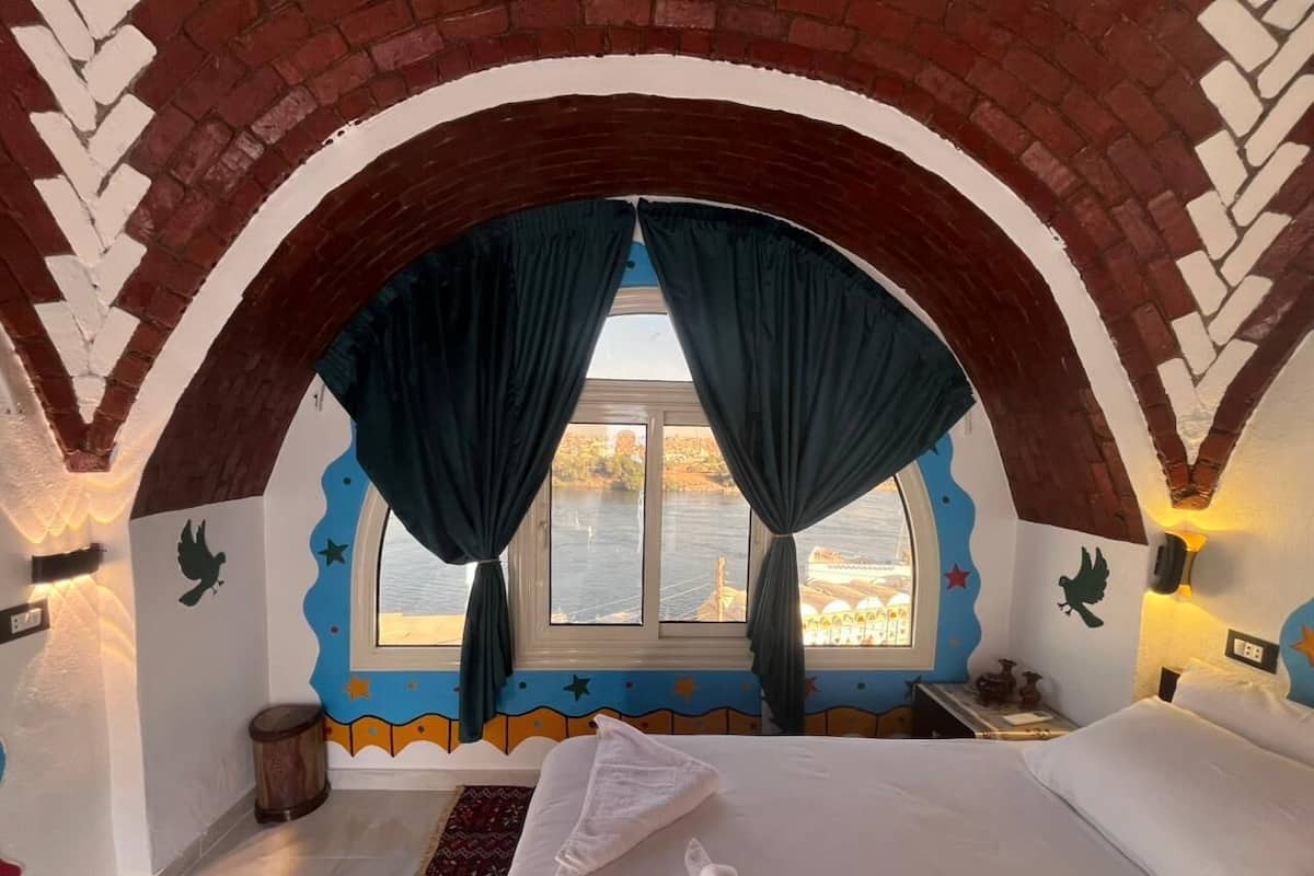 Panoramic Room | Blackout drapes, free WiFi