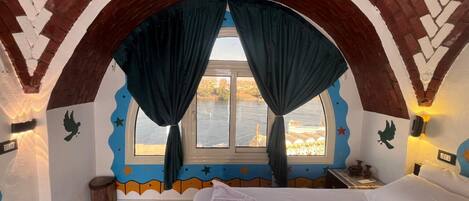 Quarto panorâmico | Cortinas blackout, Wi-Fi de cortesia