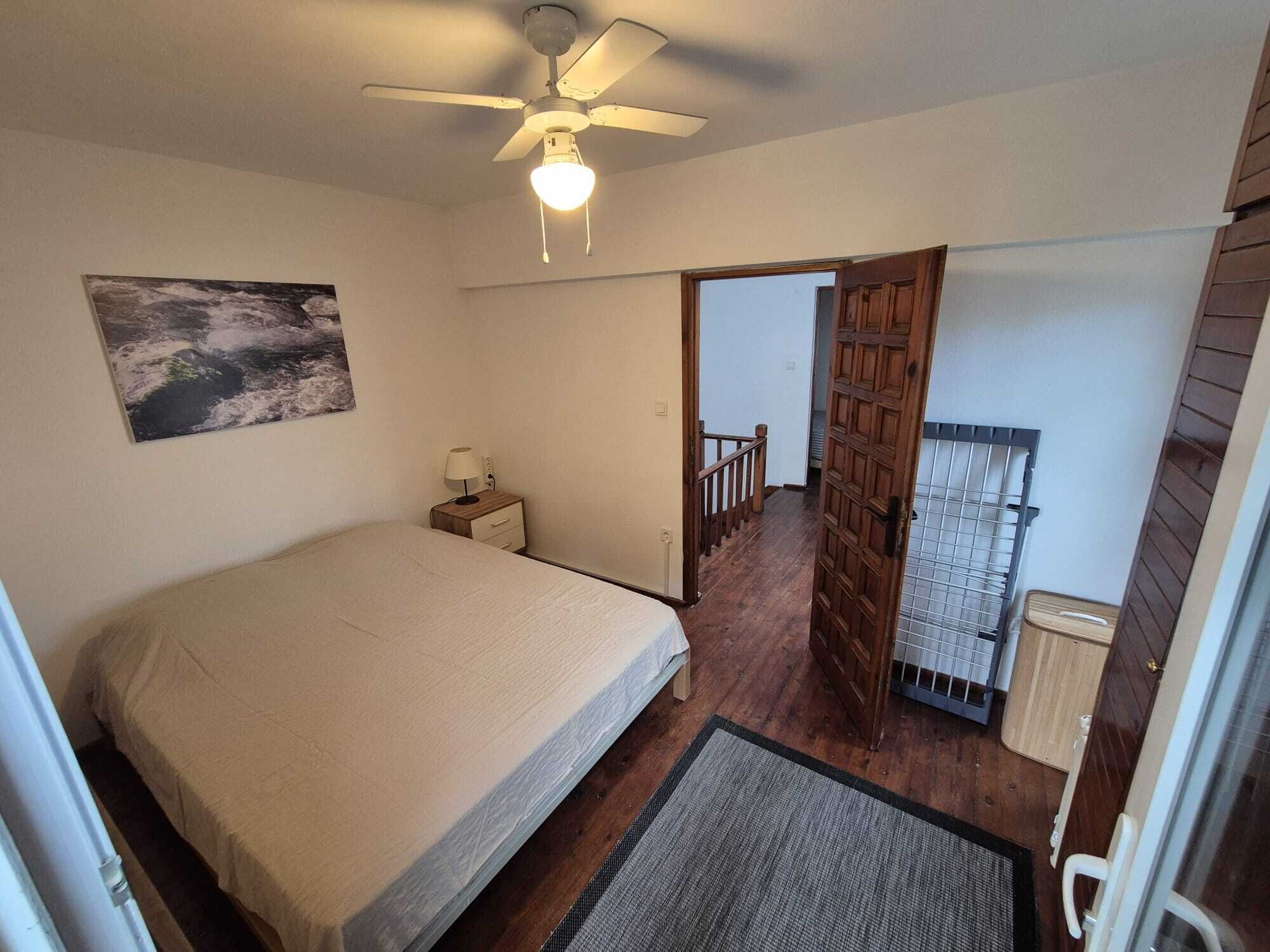 2 dormitorios, tabla de planchar con plancha, wifi gratis y ropa de cama