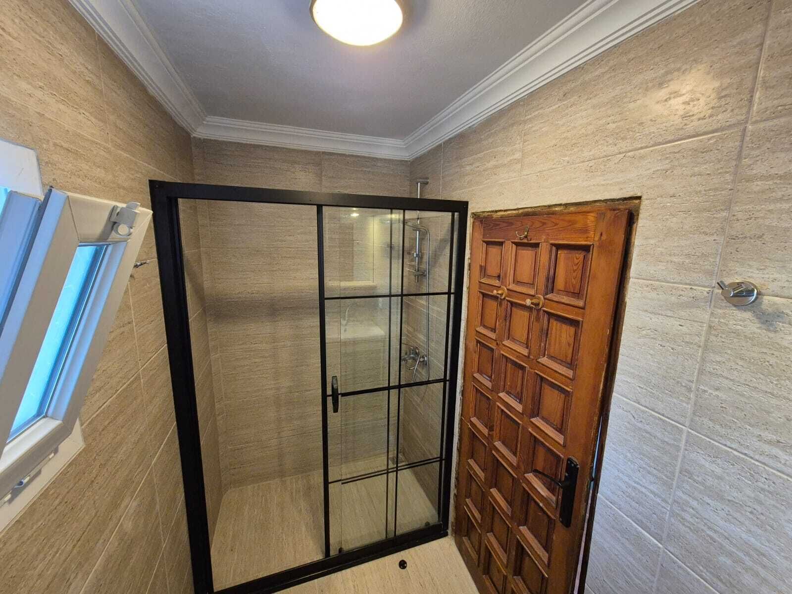 Secador de pelo y toallas