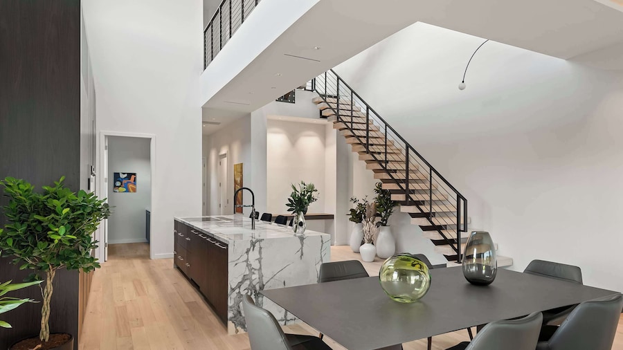 Lux Penthouse 4-story Stunner Rooftop Views