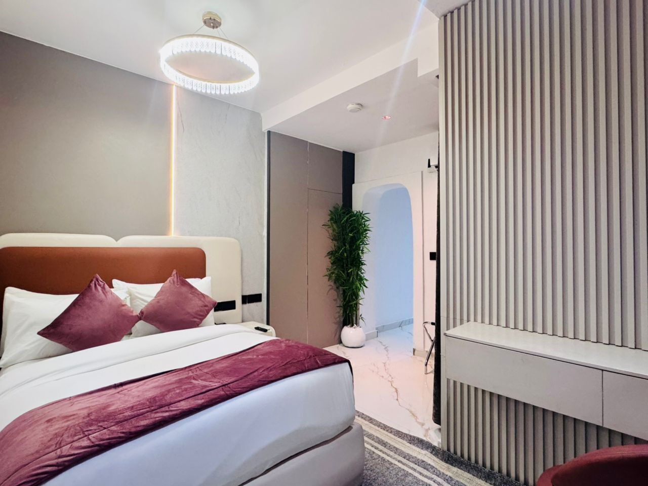 Habitación individual Confort | Espacio para trabajar con un portátil y wifi gratis