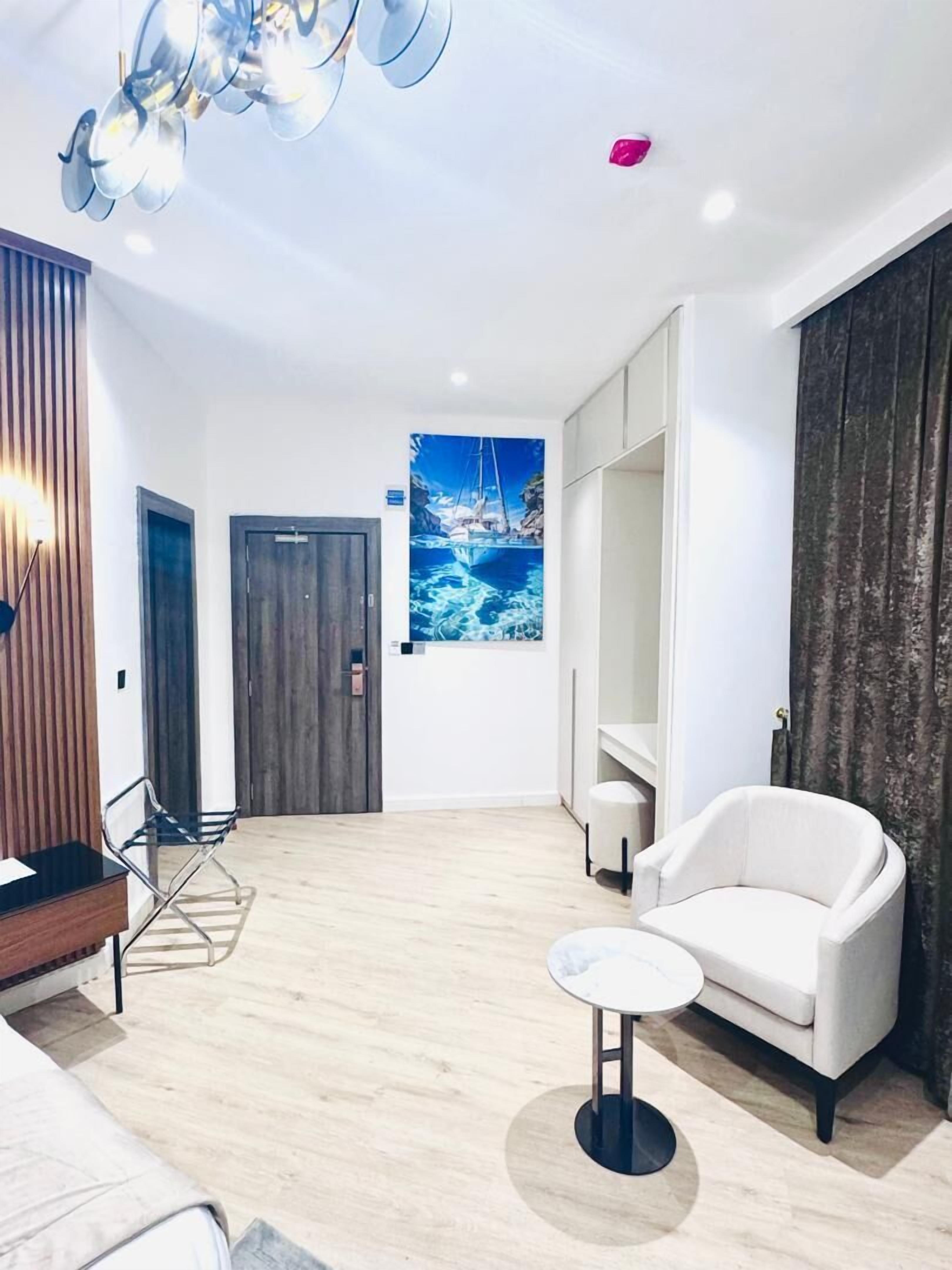 Signature Double Room | Laptop workspace, free WiFi